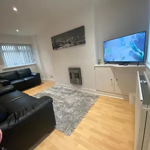 Modern Two Bed House Close To Centre Apartment Belfast